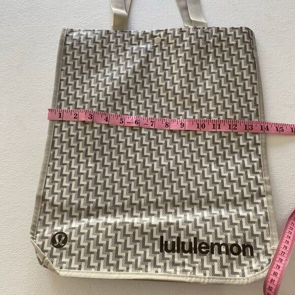 Lululemon Reusable Tote Bag • Gray White Geometric Shopper • Gym Bag / Lunch Bag - Picture 4 of 7